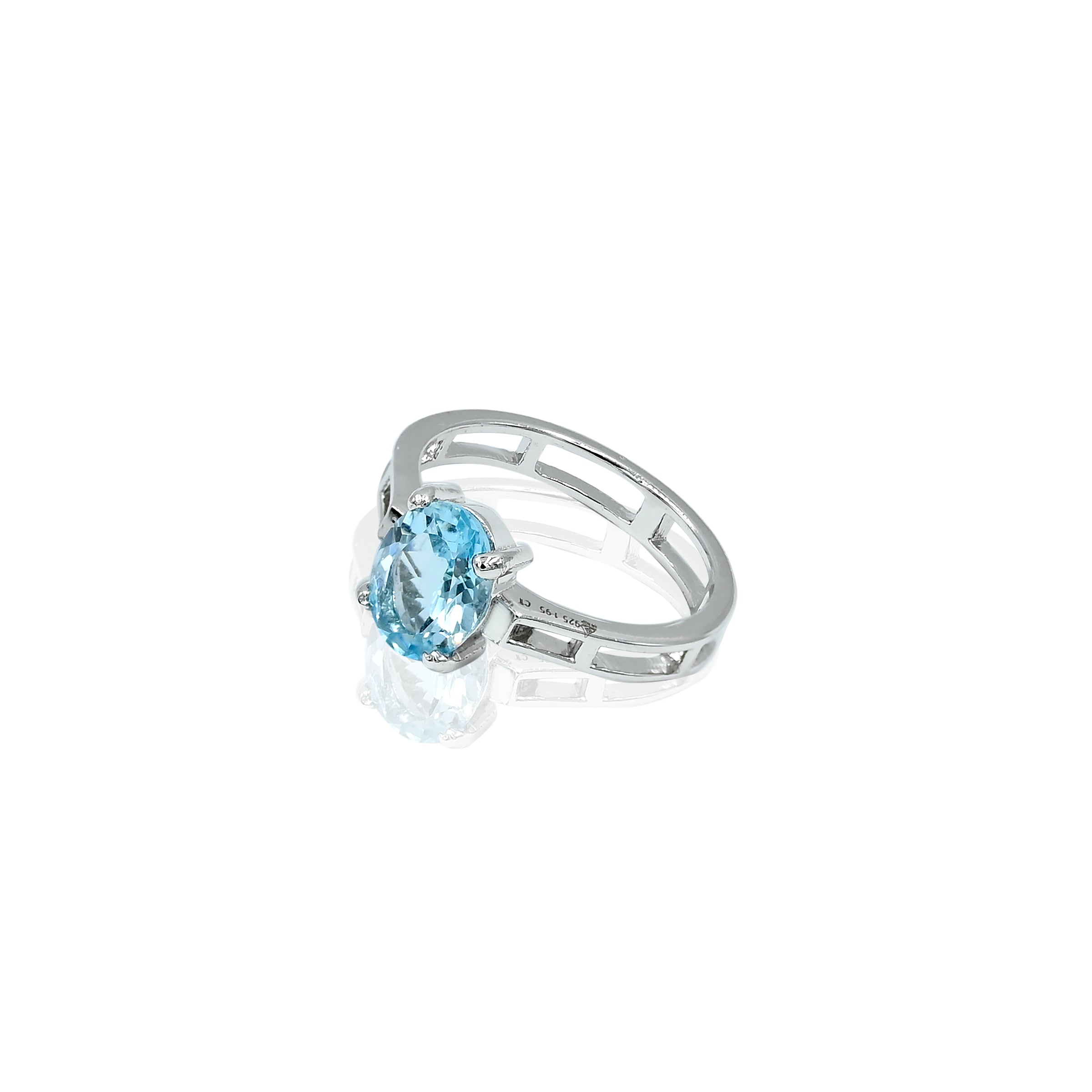 Blue Topaz Ring (1.95 Carat / 2.15 Ratti)