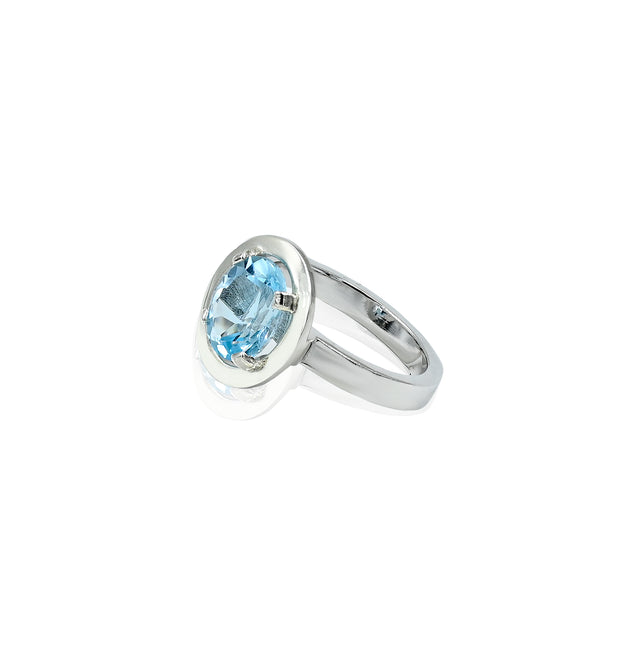 Blue Topaz Ring (3.10 Carat / 3.41 Ratti)