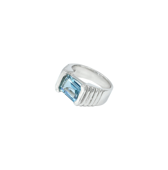 Blue Topaz Ring (3.55 Carat / 3.91 Ratti)