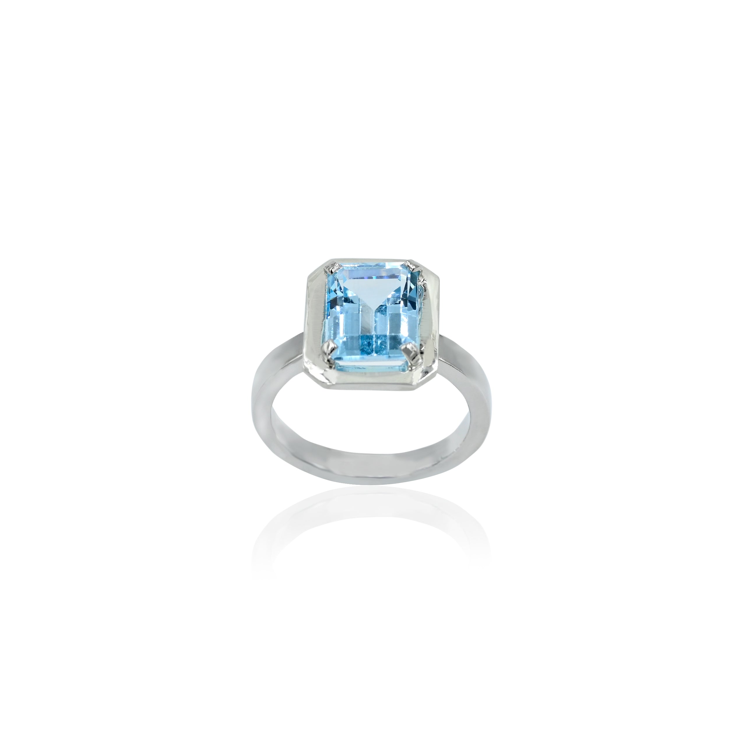 Blue Topaz Ring (4.20 Carat / 4.62 Ratti)