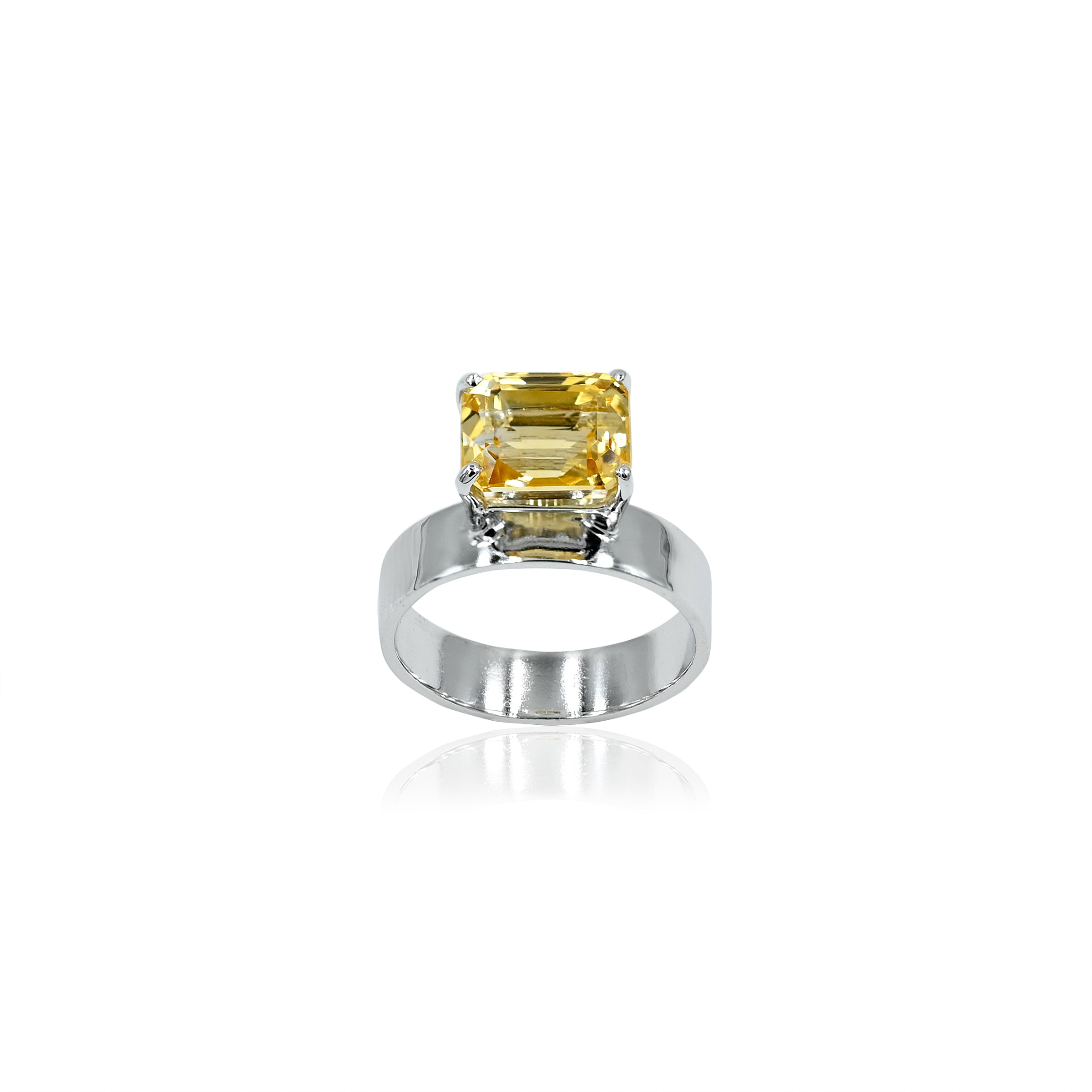 Citrine Ring (3.35 Carat / 3.69 Ratti)