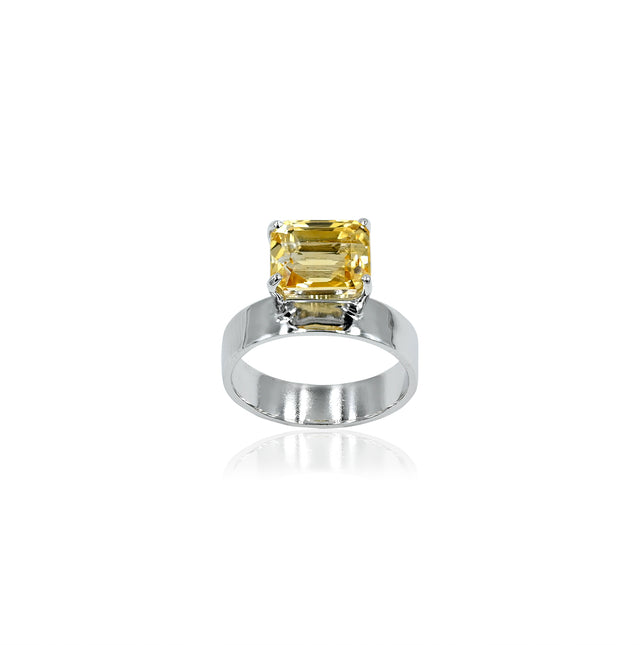 Citrine Ring (3.35 Carat / 3.69 Ratti)