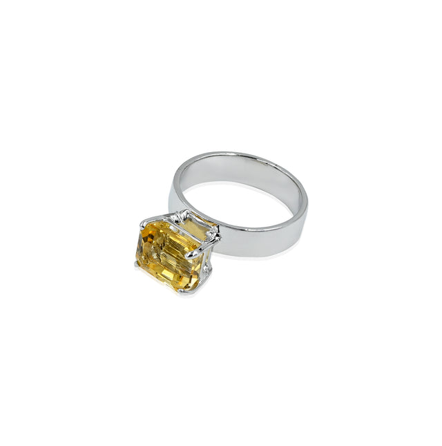 Citrine Ring (3.35 Carat / 3.69 Ratti)