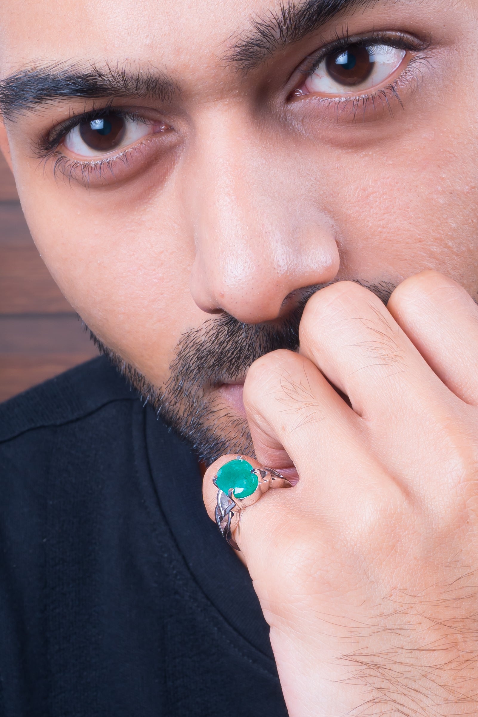 Natural Zambian Emerald (Panna) 4.00ct (4.40 Ratti) Faceted Oval Cut Unisex Ring