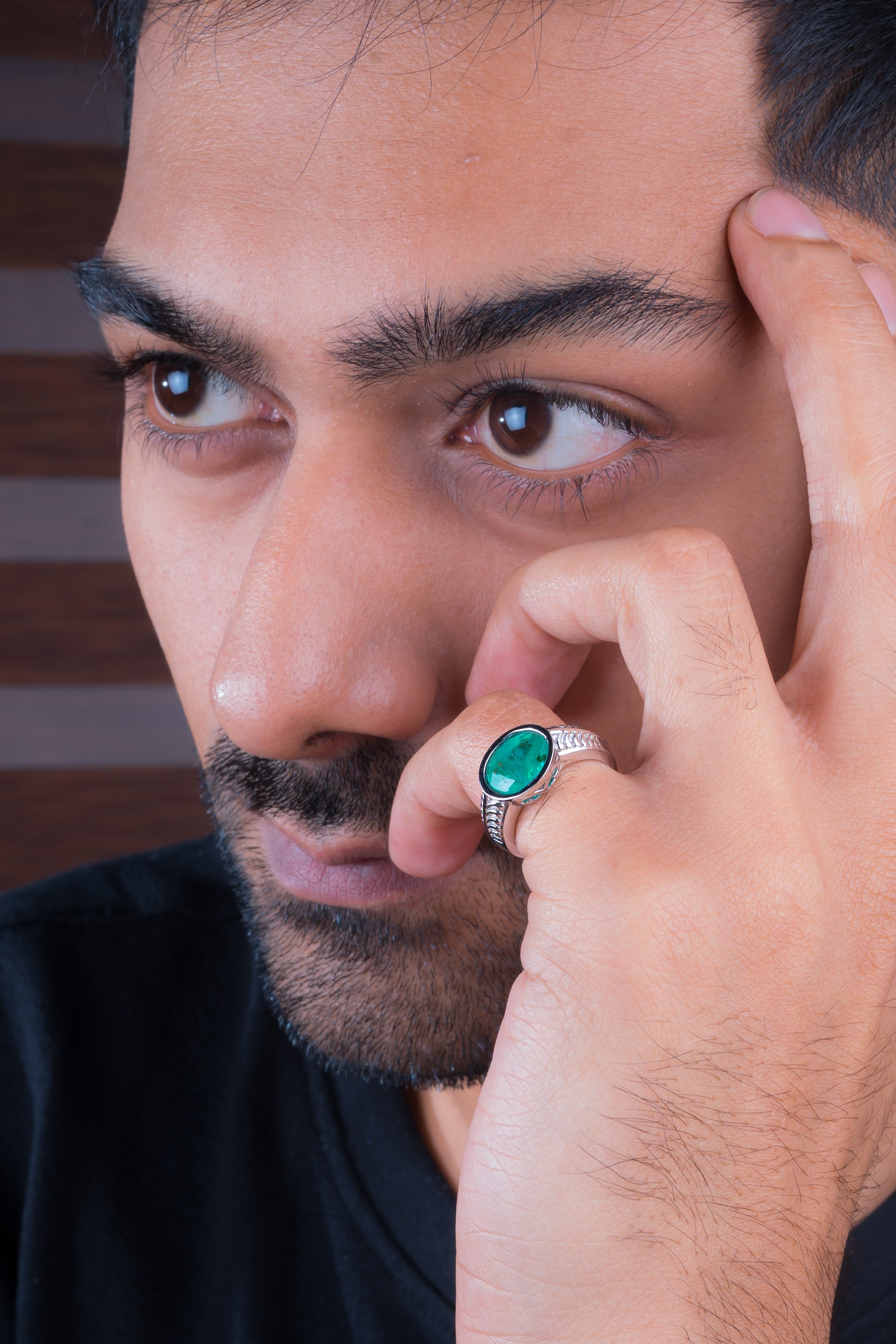 Natural Zambian Emerald (Panna) 2.55ct (2.80 Ratti) Faceted Oval Cut Unisex Ring