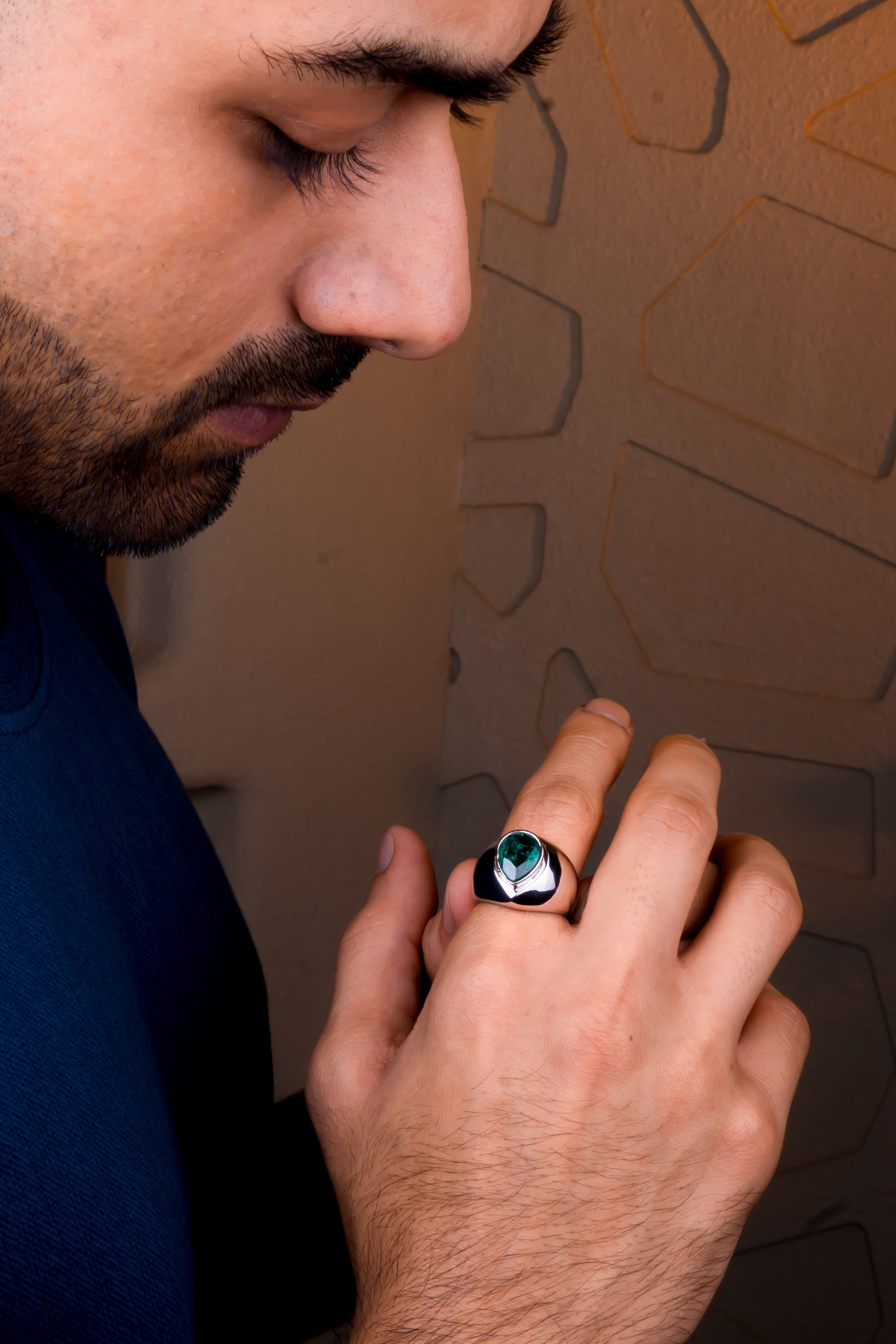 Lab Grown Emerald Ring (4.10 Carat / 4.51 Ratti)