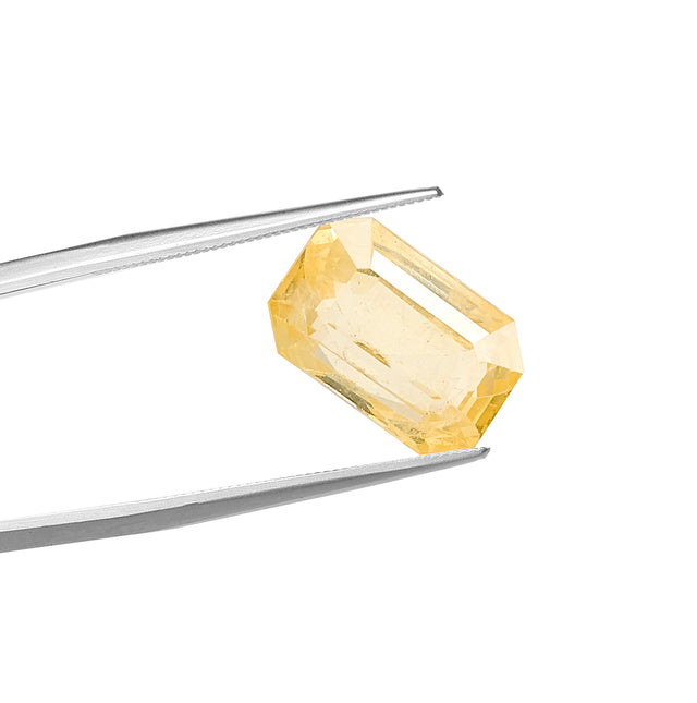 Natural Yellow Sapphire Gemstone (2.55 Carat and 2.81 Ratti)